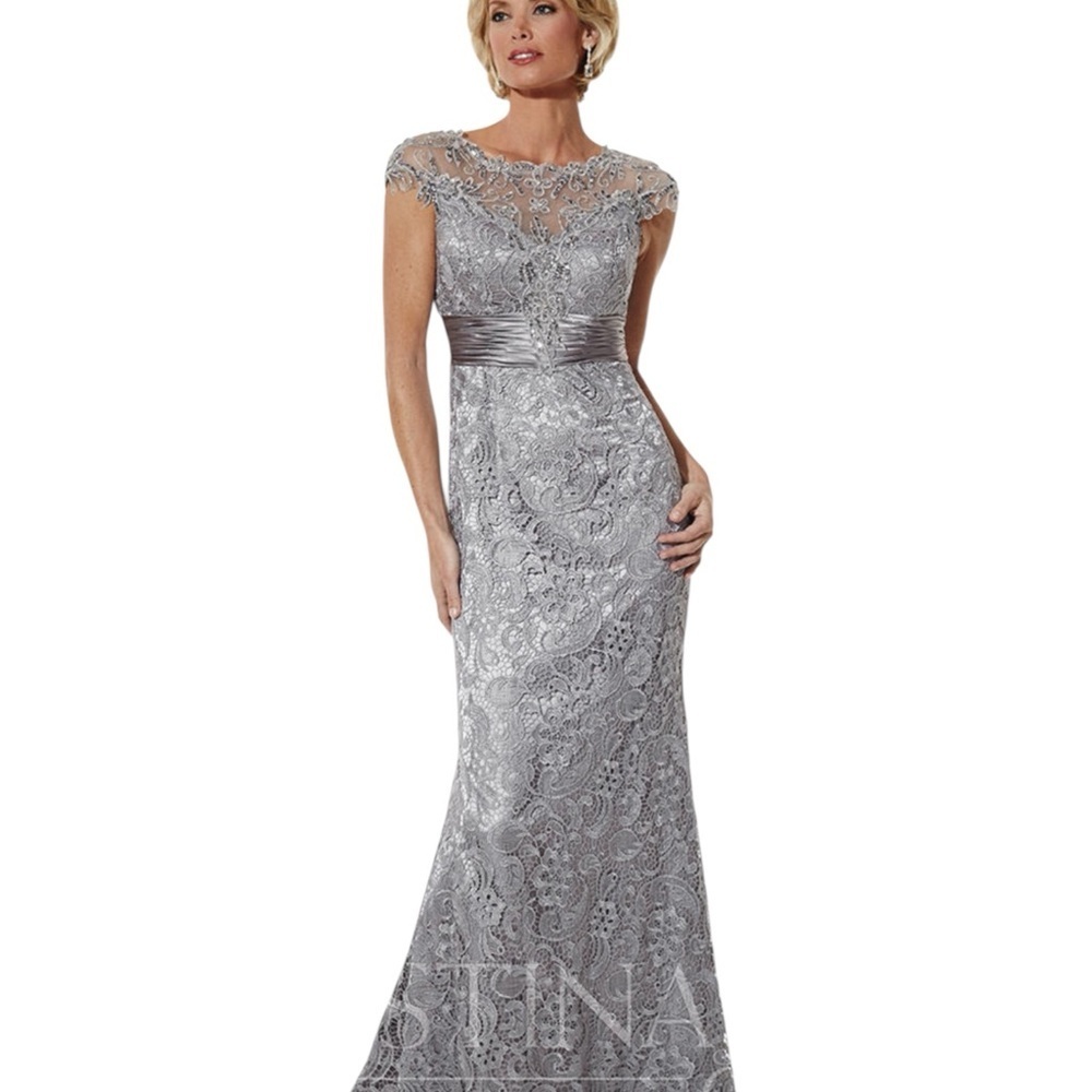 Elegant Lace Maxi Dress in Gray